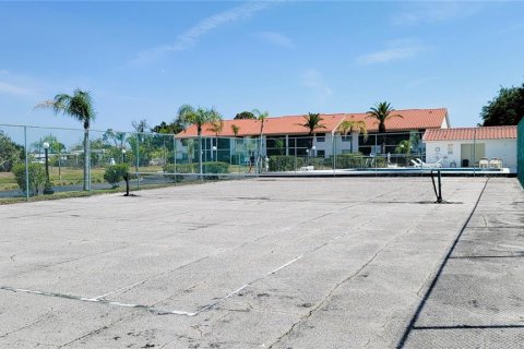 Condo in Englewood, Florida, 2 bedrooms  № 1652250 - photo 24