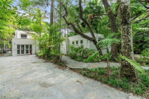 House in Miami, Florida 4 bedrooms, 348.38 sq.m. № 2027865