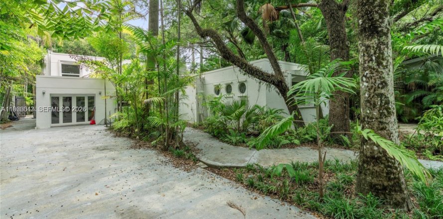 House in Miami, Florida 4 bedrooms, 348.38 sq.m. № 2027865