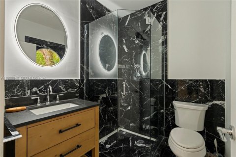 House in Miami, Florida 4 bedrooms, 348.38 sq.m. № 2027865 - photo 19