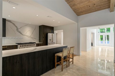 House in Miami, Florida 4 bedrooms, 348.38 sq.m. № 2027865 - photo 3