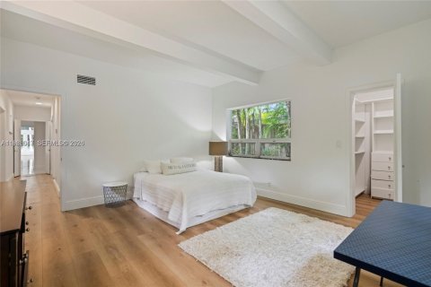 House in Miami, Florida 4 bedrooms, 348.38 sq.m. № 2027865 - photo 20