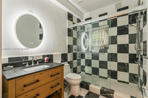 House in Miami, Florida 4 bedrooms, 348.38 sq.m. № 2027865 - photo 21