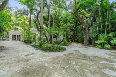 House in Miami, Florida 4 bedrooms, 348.38 sq.m. № 2027865 - photo 25
