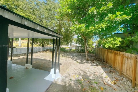 Villa ou maison à louer à Miami, Floride: 2 chambres, 75.25 m2 № 1967688 - photo 10