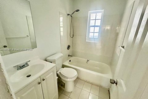 Villa ou maison à louer à Miami, Floride: 2 chambres, 75.25 m2 № 1967688 - photo 7