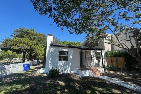 Villa ou maison à louer à Miami, Floride: 2 chambres, 75.25 m2 № 1967688 - photo 14