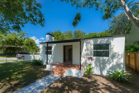 Villa ou maison à louer à Miami, Floride: 2 chambres, 75.25 m2 № 1967688 - photo 13
