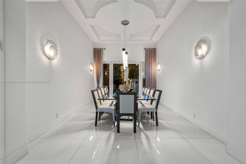 Купить виллу или дом в Холливуд, Флорида 6 спален, 452.25м2, № 1942703 - фото 25