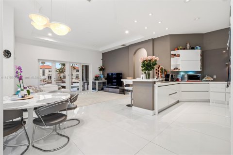 Купить виллу или дом в Холливуд, Флорида 6 спален, 452.25м2, № 1942703 - фото 26