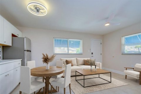 Apartamento en alquiler en Saint Pete Beach, Florida, 1 dormitorio, 42.36 m2 № 2148884 - foto 4