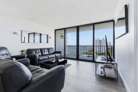 Copropriété à vendre à West Palm Beach, Floride: 2 chambres, 108.7 m2 № 2247939 - photo 3