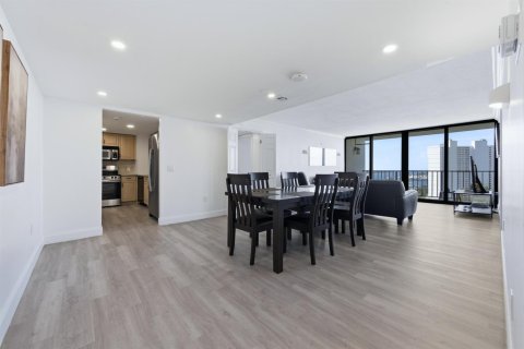 Copropriété à vendre à West Palm Beach, Floride: 2 chambres, 108.7 m2 № 2247939 - photo 2