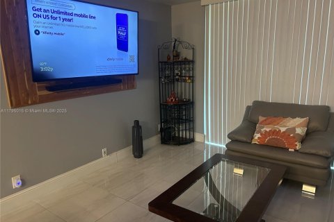 Copropriété à louer à Pembroke Pines, Floride: 1 chambre, 74.32 m2 № 1712433 - photo 5