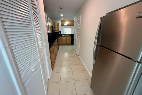 Adosado en alquiler en Hollywood, Florida, 3 dormitorios, 135.08 m2 № 1982892 - foto 3