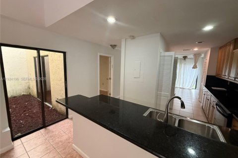 Adosado en alquiler en Hollywood, Florida, 3 dormitorios, 135.08 m2 № 1982892 - foto 2