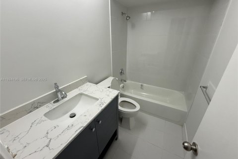 Adosado en alquiler en Hollywood, Florida, 3 dormitorios, 135.08 m2 № 1982892 - foto 9