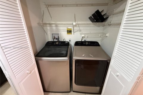 Adosado en alquiler en Hollywood, Florida, 3 dormitorios, 135.08 m2 № 1982892 - foto 4