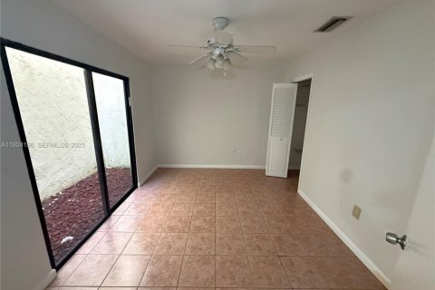 Adosado en alquiler en Hollywood, Florida, 3 dormitorios, 135.08 m2 № 1982892 - foto 11