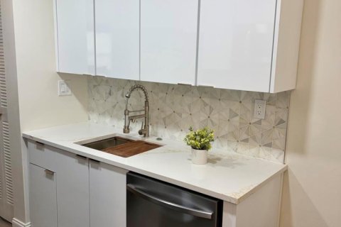 Condo in Coral Springs, Florida, 2 bedrooms  № 2083484 - photo 7