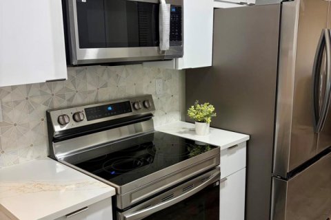 Condo in Coral Springs, Florida, 2 bedrooms  № 2083484 - photo 8
