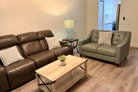 Condo in Coral Springs, Florida, 2 bedrooms  № 2083484 - photo 4