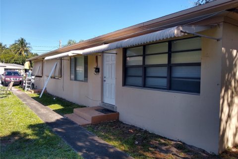Casa en alquiler en Hollywood, Florida, 1 dormitorio, 78.97 m2 № 1937966 - foto 1