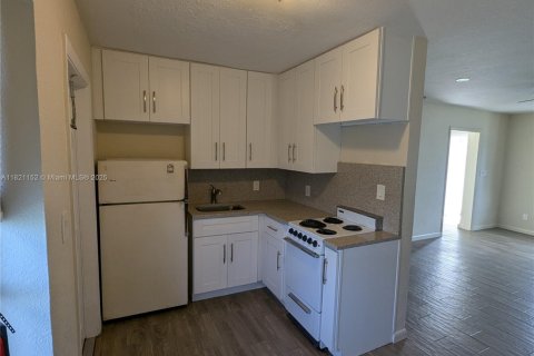 Casa en alquiler en Hollywood, Florida, 1 dormitorio, 78.97 m2 № 1937966 - foto 2