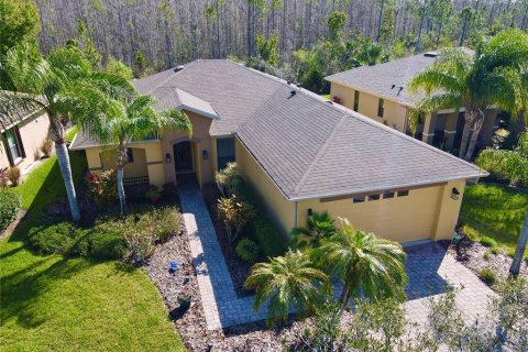House in Poinciana, Florida 2 bedrooms, 149.94 sq.m. № 1561928 - photo 1