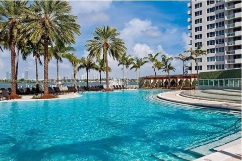 Condominio en Miami Beach, Florida, 1 dormitorio  № 2009764