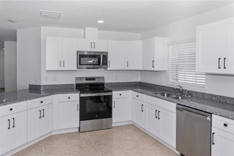 House in Wimauma, Florida 4 bedrooms, 148.36 sq.m. № 2156027 - photo 8