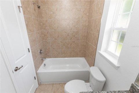 House in Wimauma, Florida 4 bedrooms, 148.36 sq.m. № 2156027 - photo 20
