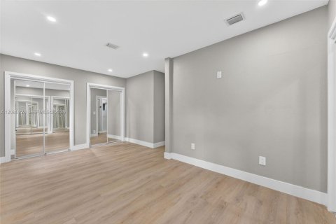 Casa en venta en Fort Lauderdale, Florida, 3 dormitorios, 97.27 m2 № 2338294 - foto 11