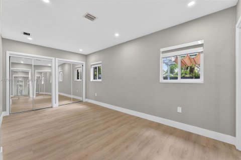 Casa en venta en Fort Lauderdale, Florida, 3 dormitorios, 97.27 m2 № 2338294 - foto 10