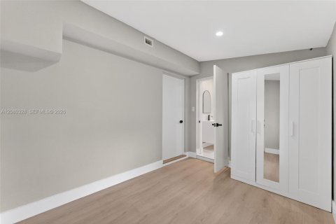 Casa en venta en Fort Lauderdale, Florida, 3 dormitorios, 97.27 m2 № 2338294 - foto 14