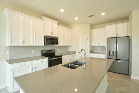 House in Davenport, Florida 4 bedrooms, 216.83 sq.m. № 2233765 - photo 10