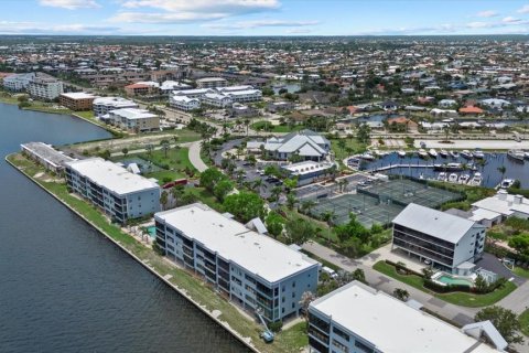 Condominio en alquiler en Punta Gorda, Florida, 3 dormitorios, 178 m2 № 1873449 - foto 18