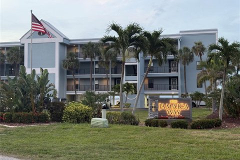 Condominio en alquiler en Punta Gorda, Florida, 3 dormitorios, 178 m2 № 1873449 - foto 1