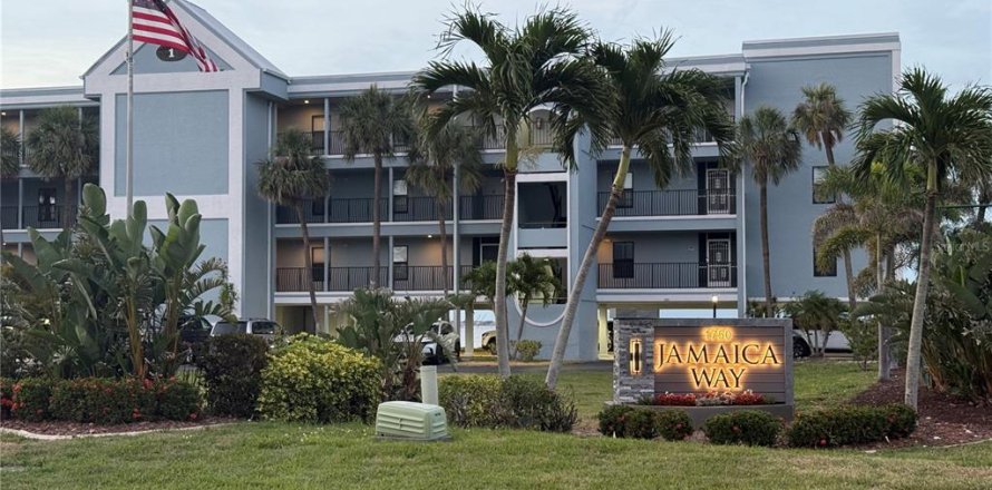 Condominio en Punta Gorda, Florida, 3 dormitorios № 1873449