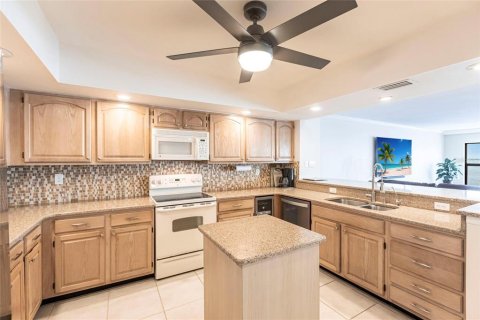 Condominio en alquiler en Punta Gorda, Florida, 3 dormitorios, 178 m2 № 1873449 - foto 30