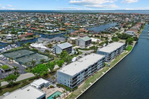Condominio en alquiler en Punta Gorda, Florida, 3 dormitorios, 178 m2 № 1873449 - foto 14
