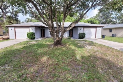 Appartement à louer à Spring Hill, Floride: 2 chambres, 92.9 m2 № 1885529 - photo 1