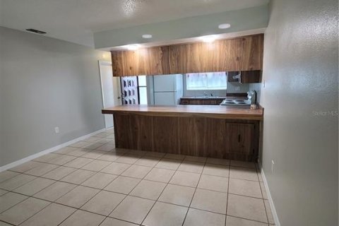 Appartement à louer à Spring Hill, Floride: 2 chambres, 92.9 m2 № 1885529 - photo 3