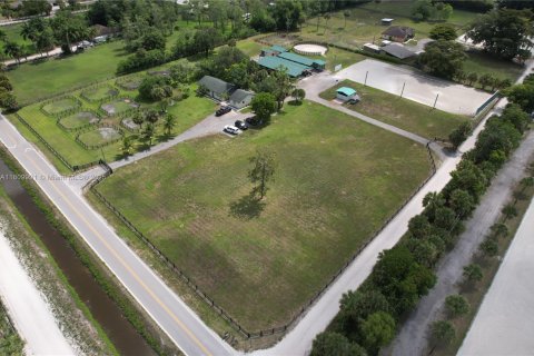 House in Loxahatchee Groves, Florida 4 bedrooms, 170.94 sq.m. № 1756158 - photo 2