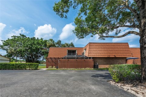 Copropriété à vendre à Davie, Floride: 3 chambres, 153.66 m2 № 2407877 - photo 2