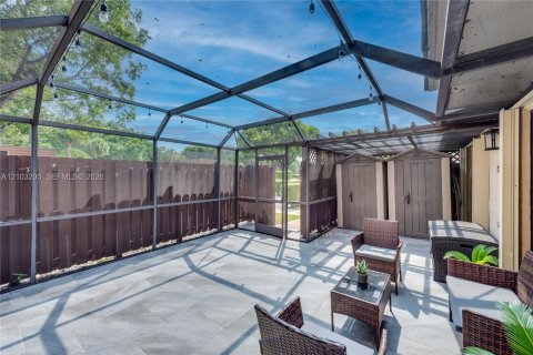 Copropriété à vendre à Davie, Floride: 3 chambres, 153.66 m2 № 2407877 - photo 4