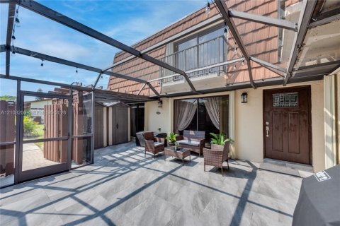 Copropriété à vendre à Davie, Floride: 3 chambres, 153.66 m2 № 2407877 - photo 3