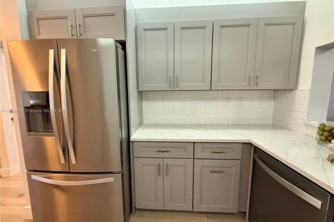 Condo in Tamarac, Florida, 2 bedrooms  № 1889995 - photo 8