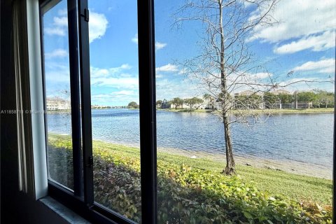 Condo in Tamarac, Florida, 2 bedrooms  № 1889995 - photo 29
