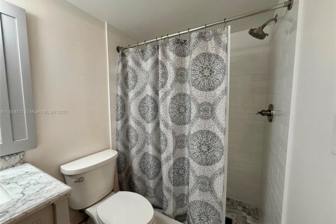 Condo in Tamarac, Florida, 2 bedrooms  № 1889995 - photo 22